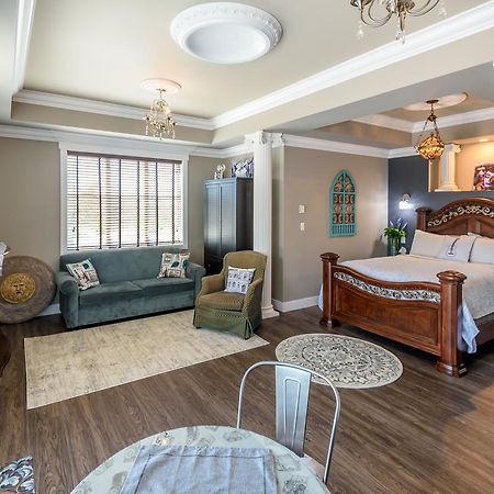 Brookside Inn Boutique Hotel Абътсфорд Екстериор снимка