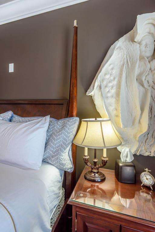 Brookside Inn Boutique Hotel Абътсфорд Екстериор снимка